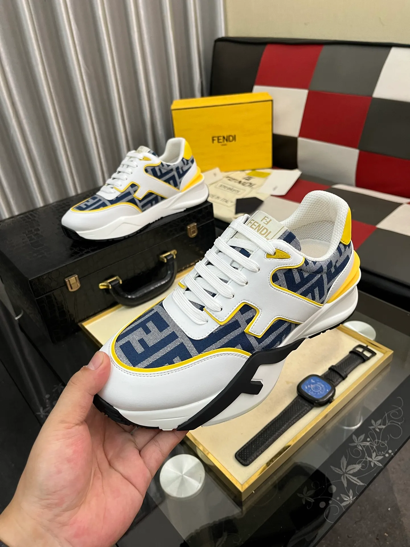 Men's men's shoes 💰560⌚️⌚️FENDI.•FENDI unique modern style sneakers. Counter purchasing🏃casual shoes😍😍 Original breathable fly-knit mesh imported from Italy (refuses to discolor and abrade feet) soles: Original soles specially provided by the original factory, super cool😍 French lazy style design ⚠️ Original quality, super comfortable and wear-resistant original soles. Code number: 38-442️⃣Colors available
